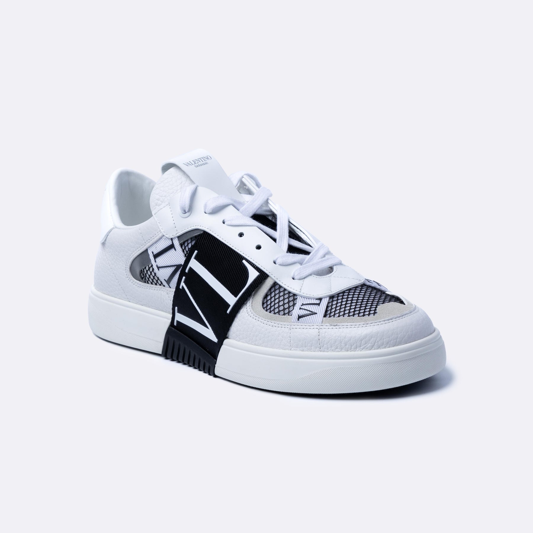 【関税&送料込み】Valentino Garavani White And Black Leath Valentino Garavani Sneakers – Luxury King